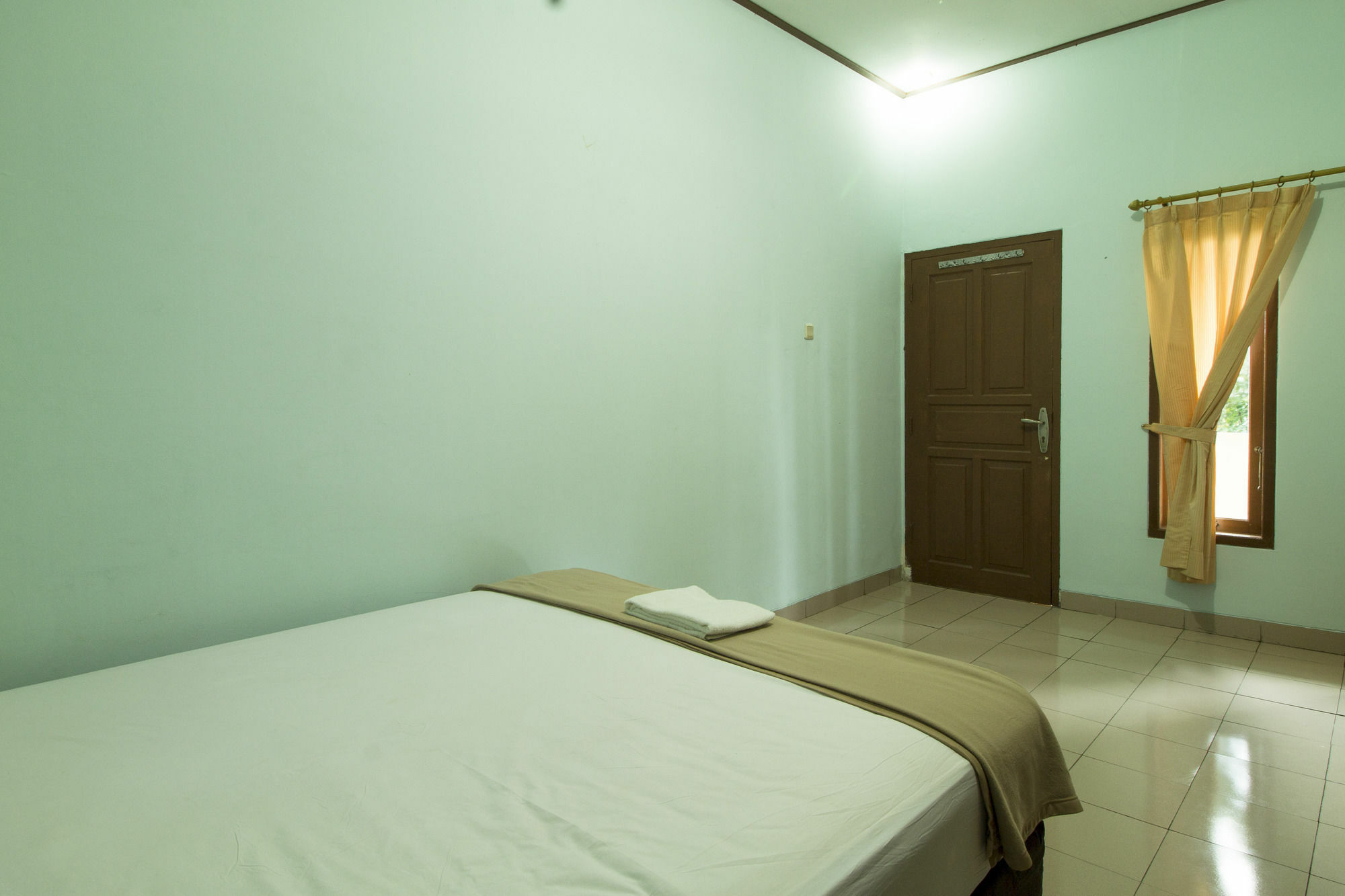 Reddoorz Plus @ Karet Pedurenan 3 Giacarta Esterno foto